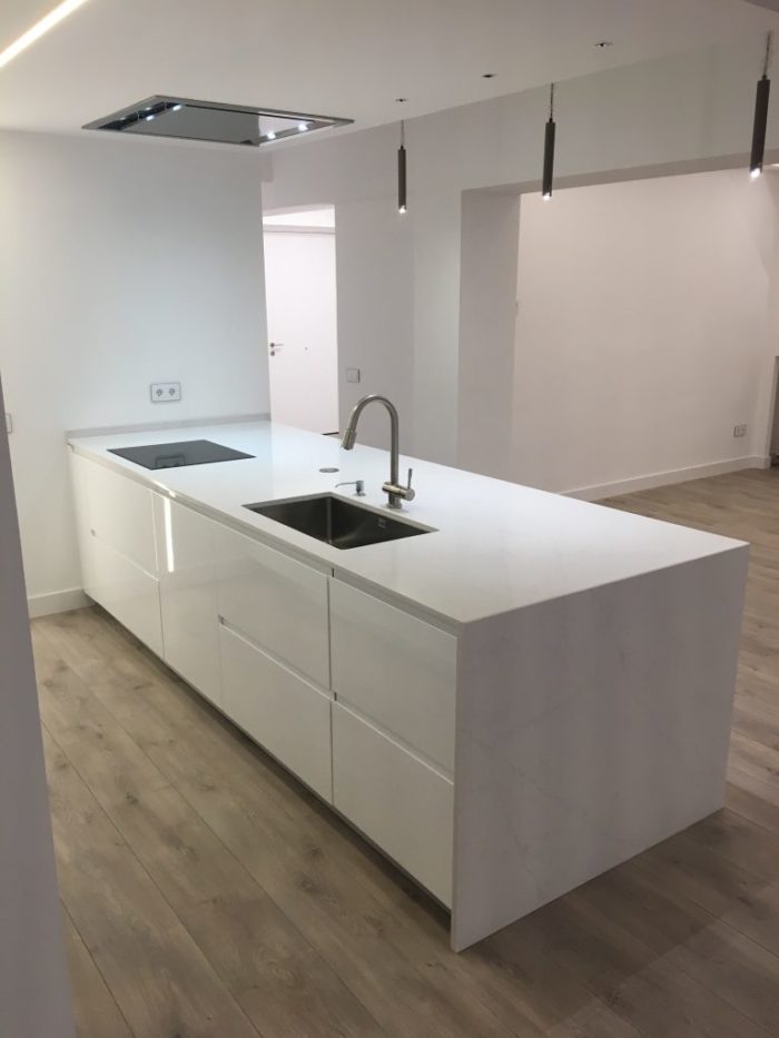 Almi | COCINA Y BAÑOS MINIMALISTAS- REFORMA EN CASTELLÓ, MADRID